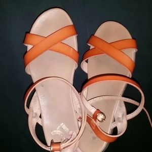 Sandels by report